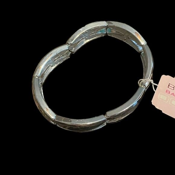 NEW Bandolino Silver-Tone Sectional Stretch Bracelet, 8" - Picture 3 of 4